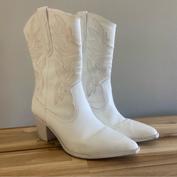 White cowgirl/cowboy boots - Picture 1 of 4
